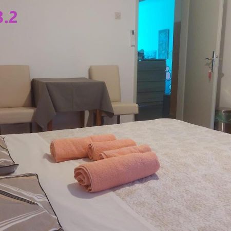 Guest House Lovric Porec Bagian luar foto