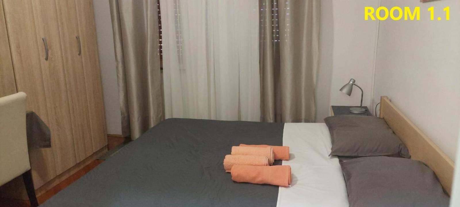 Guest House Lovric Porec Bagian luar foto
