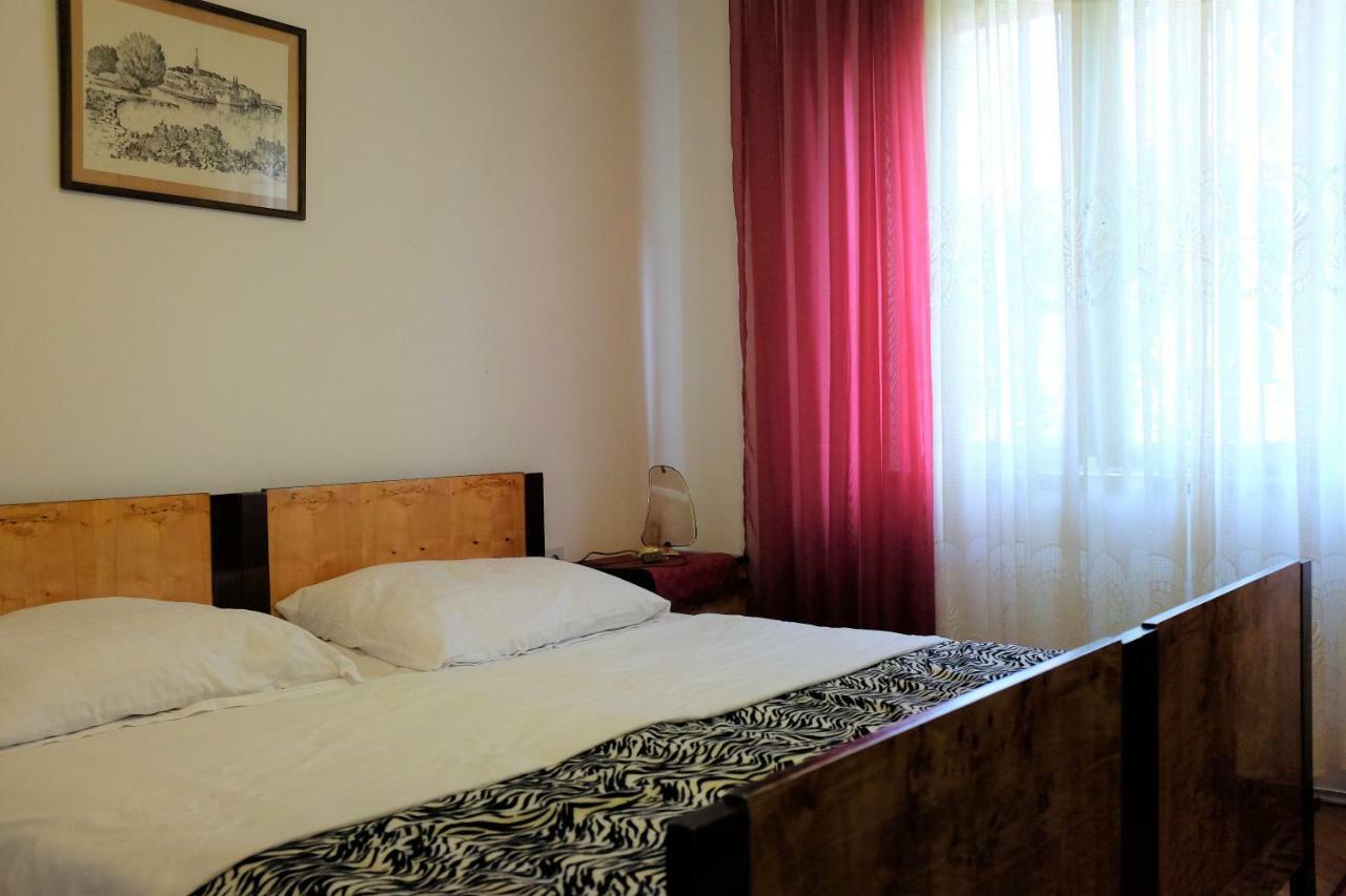 Guest House Lovric Porec Bagian luar foto