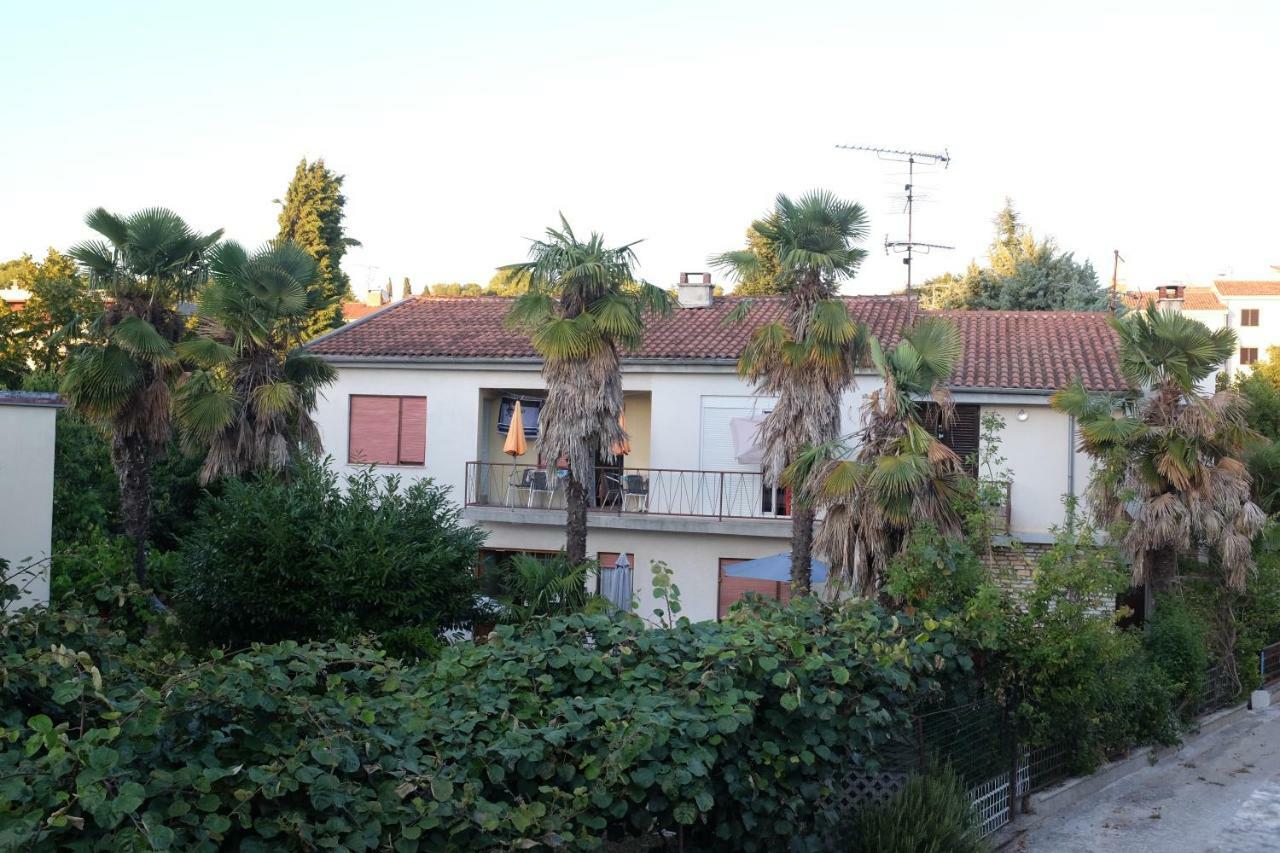Guest House Lovric Porec Bagian luar foto